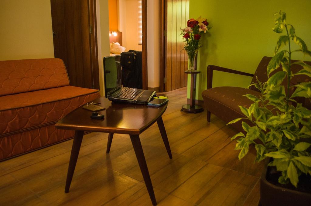 Hotel Mitru - Tarija Bilik gambar